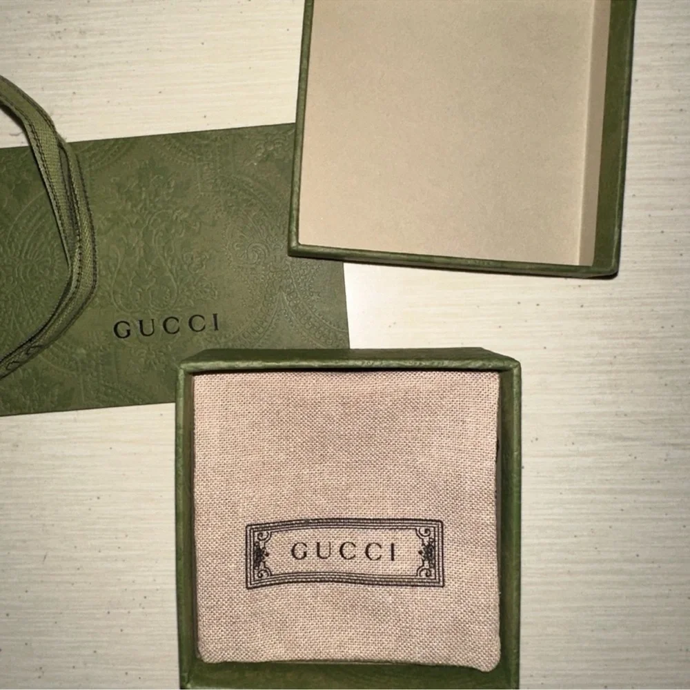 Brand new, authentic Gucci heart earrings. - Picture 5 of 7